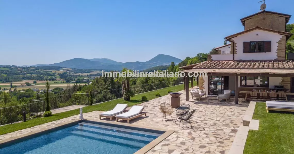 SOLDLarge Villa With Pool In Umbria