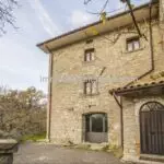 External view of house in Tuscany for sale