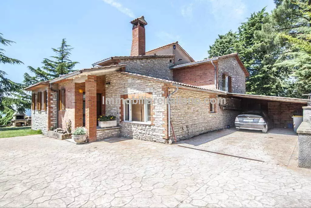 SOLDGood value villa Preggio Umbria