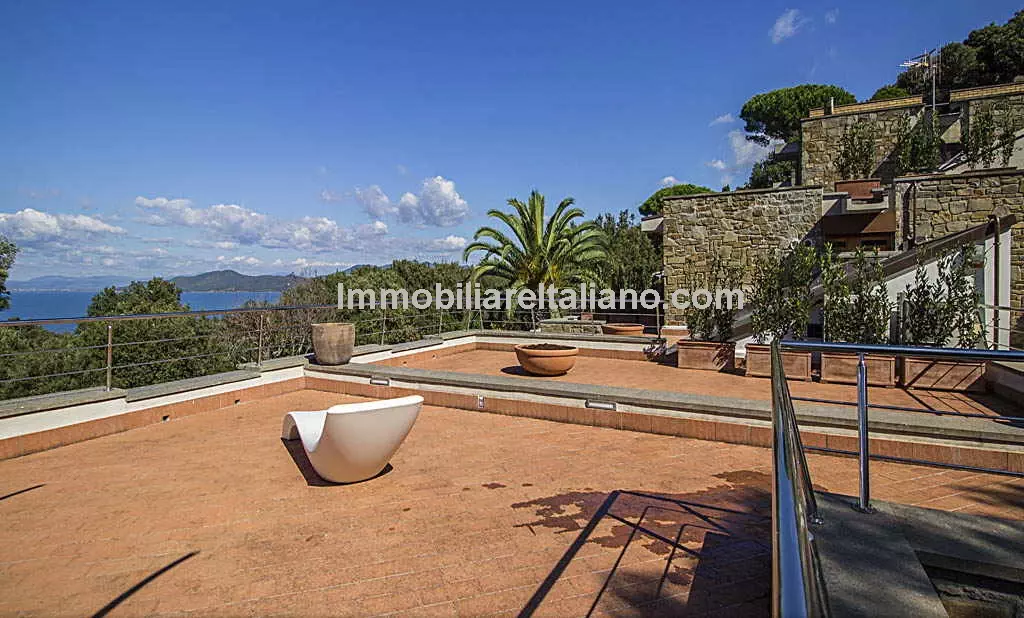 New build villa Tuscany with pool sea views