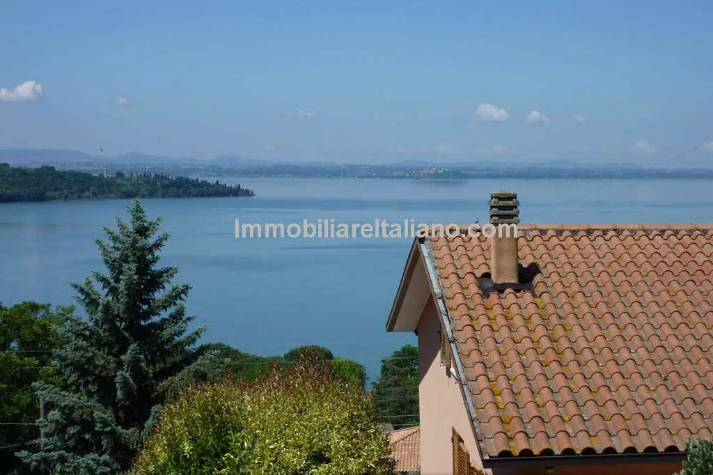 Lake Trasimeno villa property