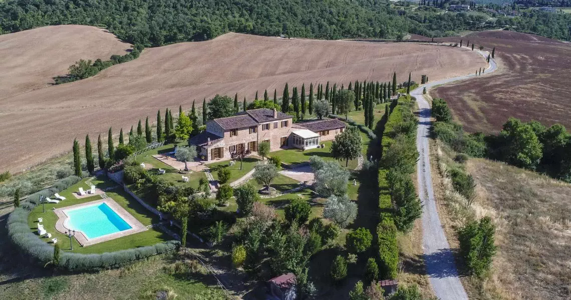Restored 6 bed traditional Tuscan farmhouse