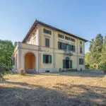 External view of Tuscan villa home