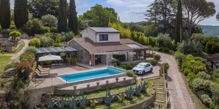 Villa In Italy With Pool