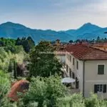 External view of furnished Tuscan villa home