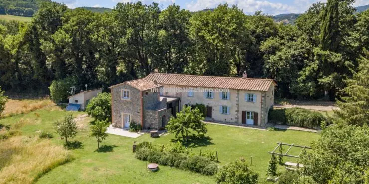 Italian farmhouse for sale